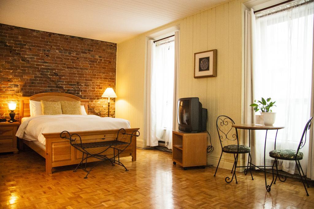 Auberge De La Place Royale Монреал Екстериор снимка