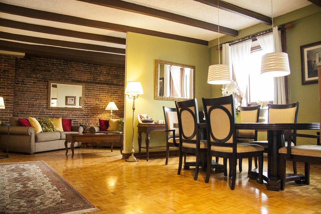 Auberge De La Place Royale Монреал Екстериор снимка