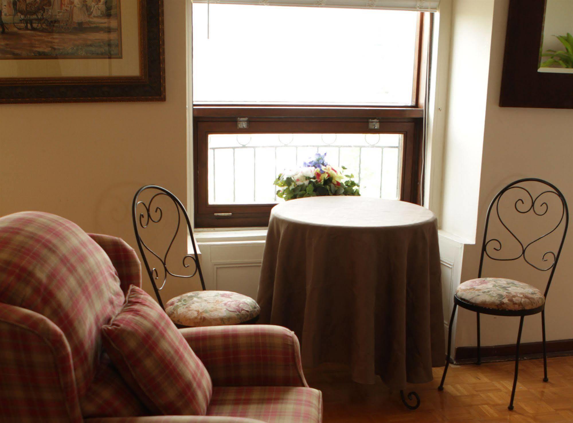Auberge De La Place Royale Монреал Екстериор снимка