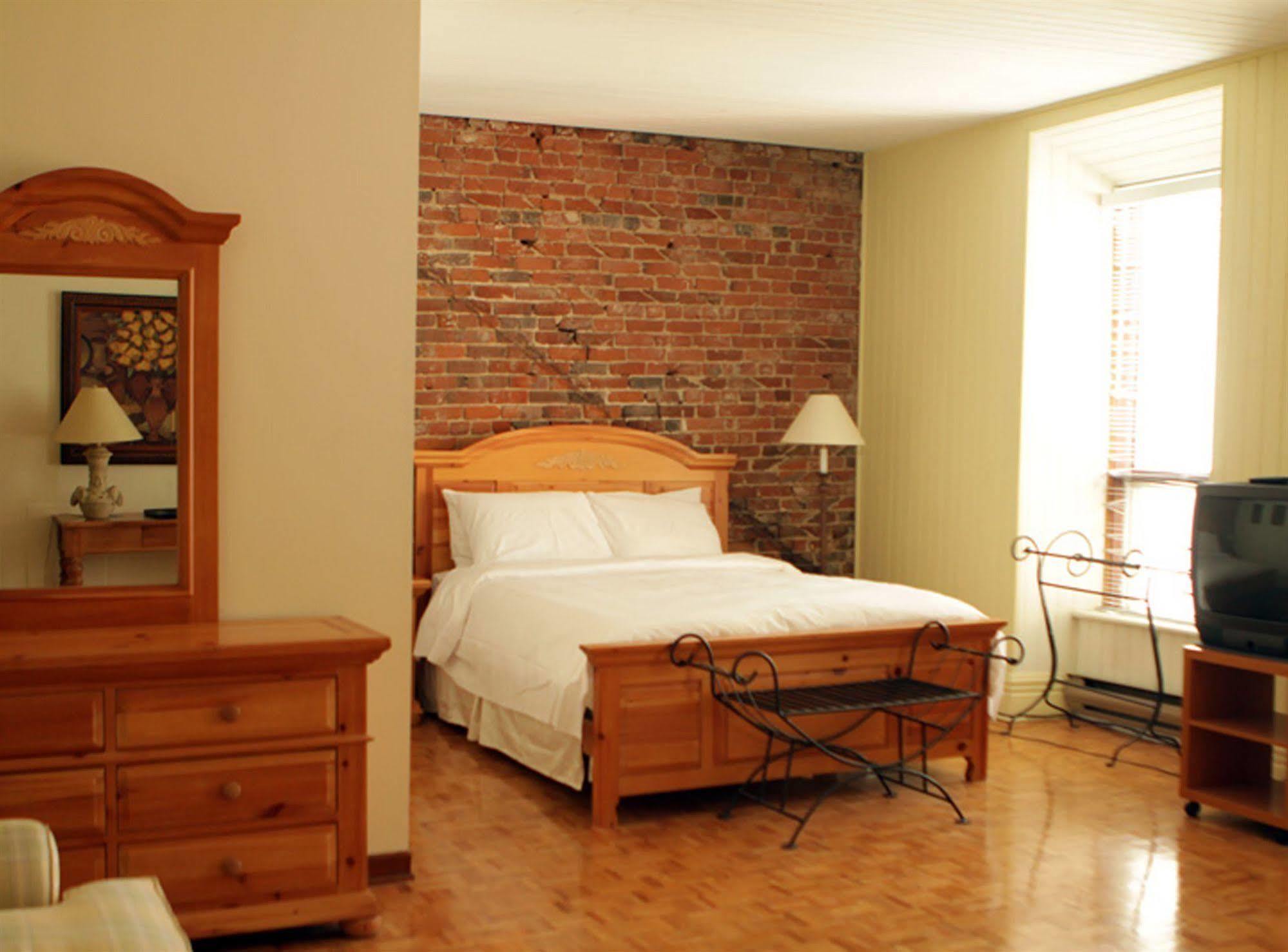 Auberge De La Place Royale Монреал Екстериор снимка