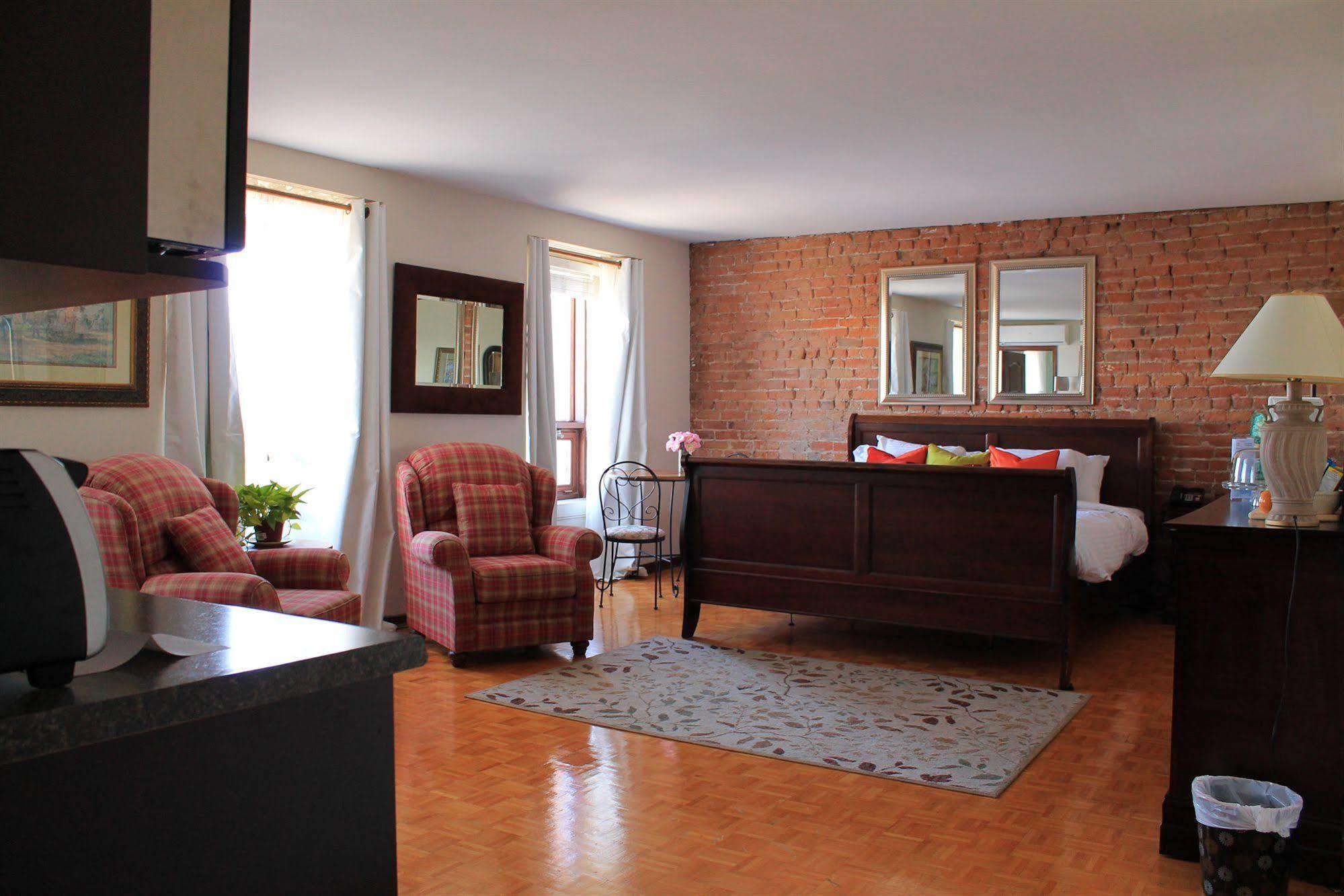 Auberge De La Place Royale Монреал Екстериор снимка