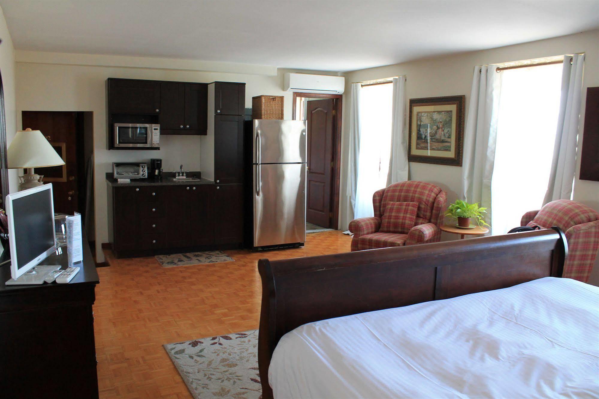 Auberge De La Place Royale Монреал Екстериор снимка