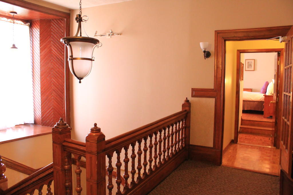 Auberge De La Place Royale Монреал Екстериор снимка