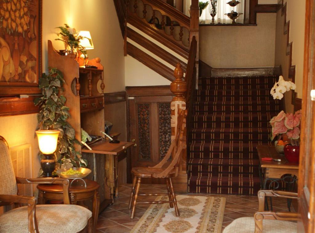 Auberge De La Place Royale Монреал Екстериор снимка